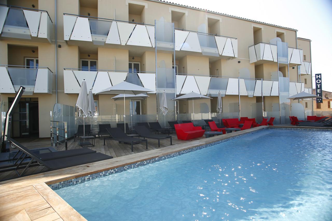 Chambre Double Supérieure - Vue Piscine
