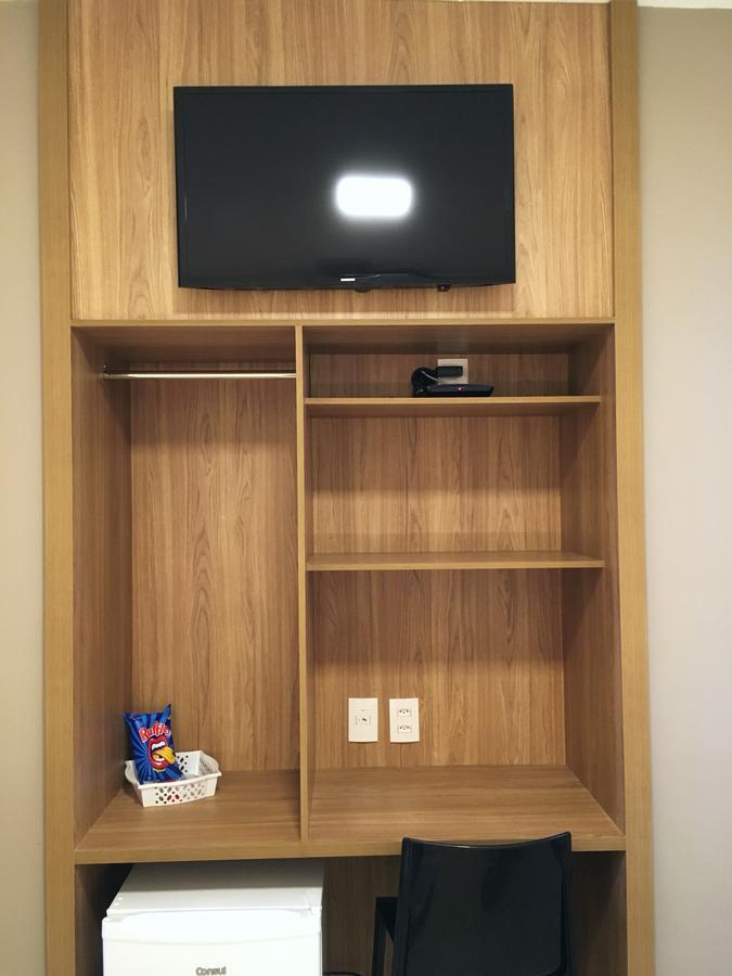Quarto com 2 Camas de Solteiro