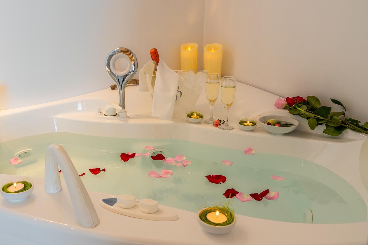 Deluxe Suite Spa Bath,664771278:JPEG