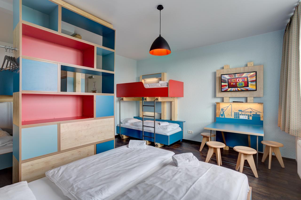 6-Bed Room