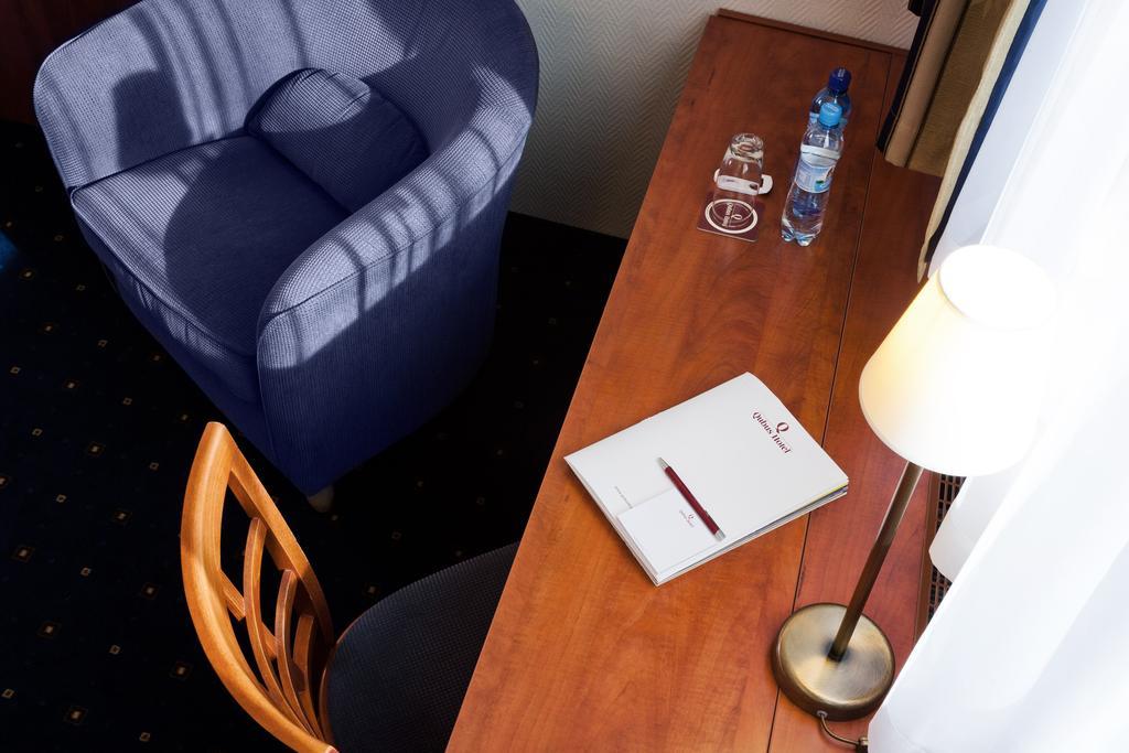 Business King Room