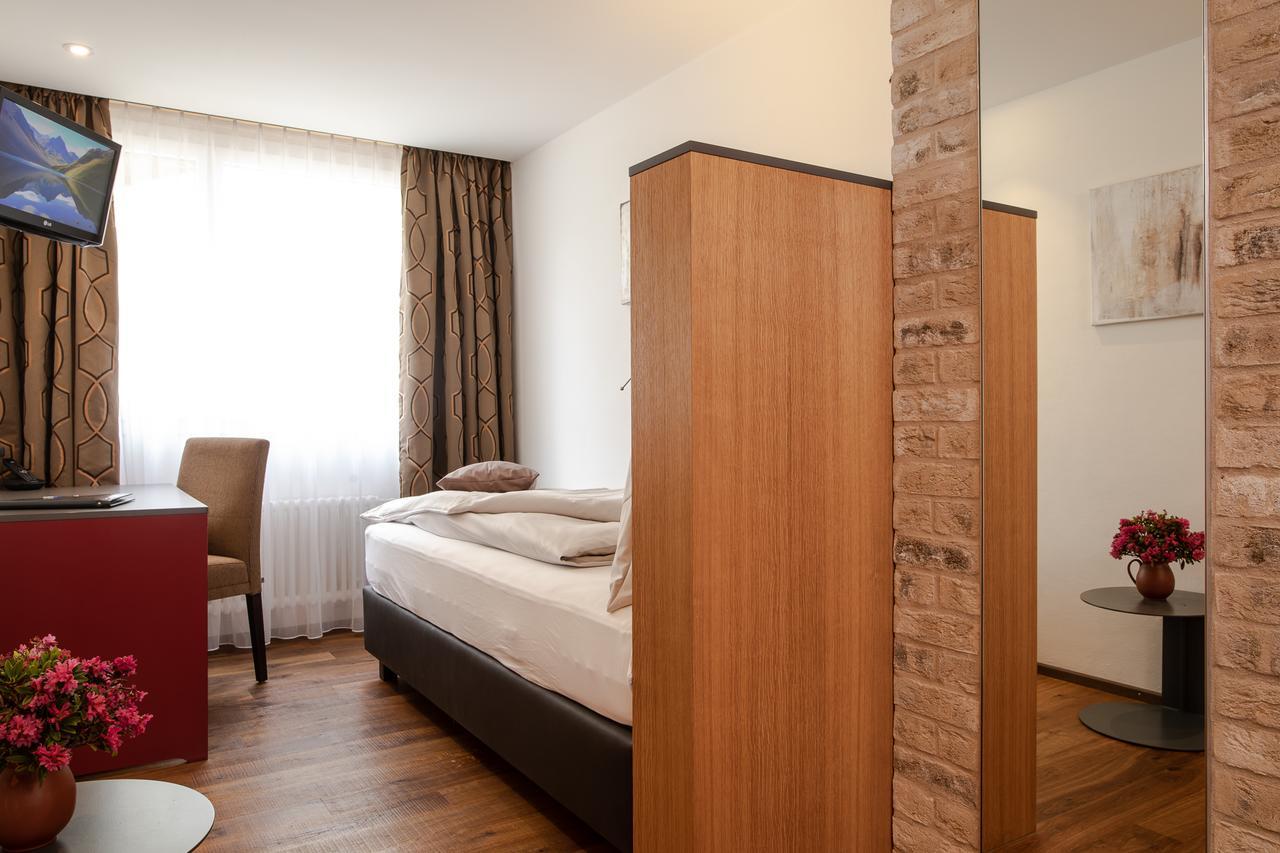 Small Single Room,1386640625:JPEG