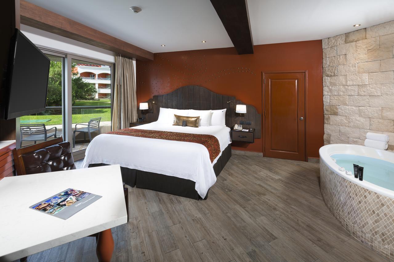 Deluxe Family Room (Two Bedroom)