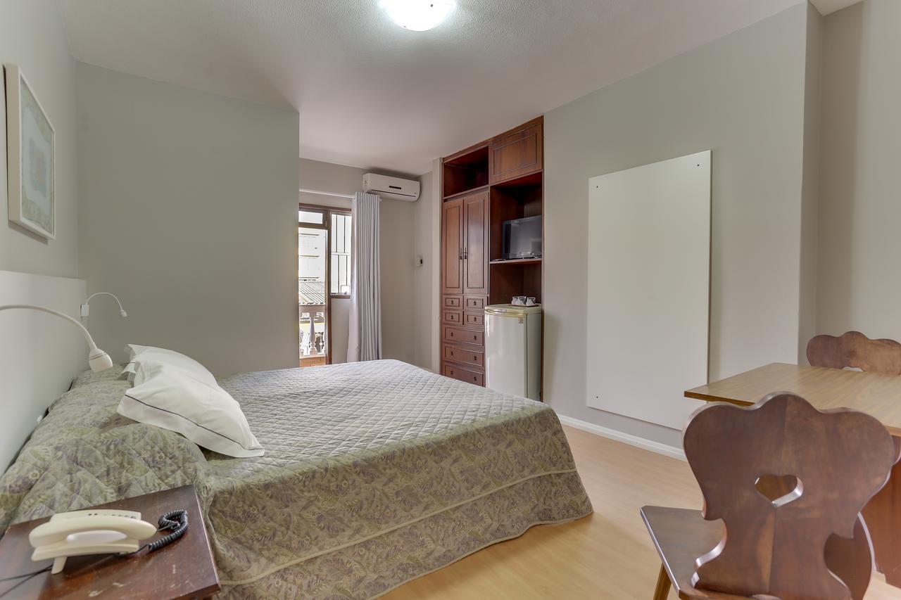 Quarto Duplo Luxo com Vista Parcial para o Mar