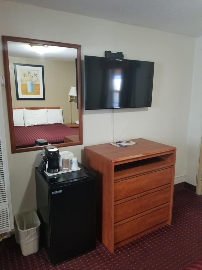 Queen Room - Non-Smoking
