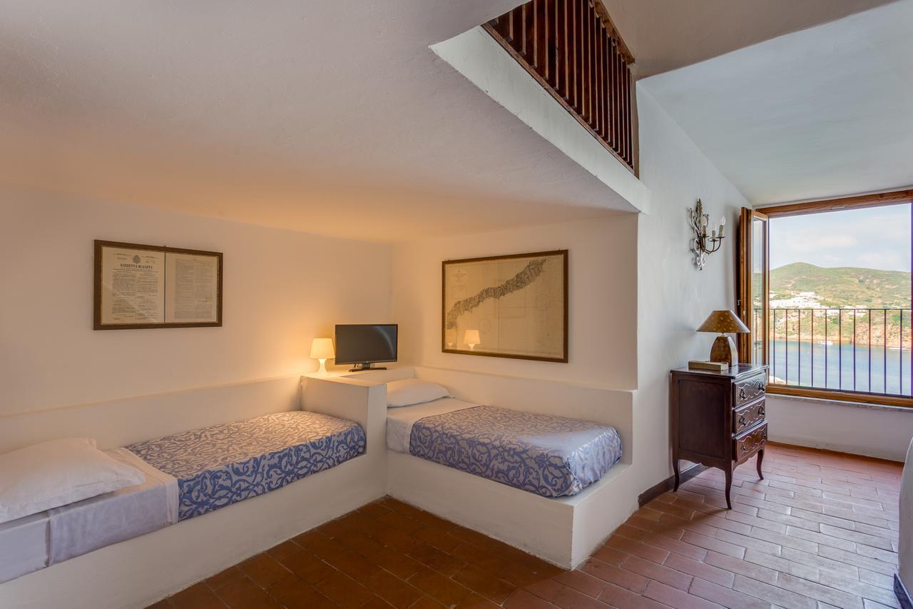 Camera Familiare con Vista Mare