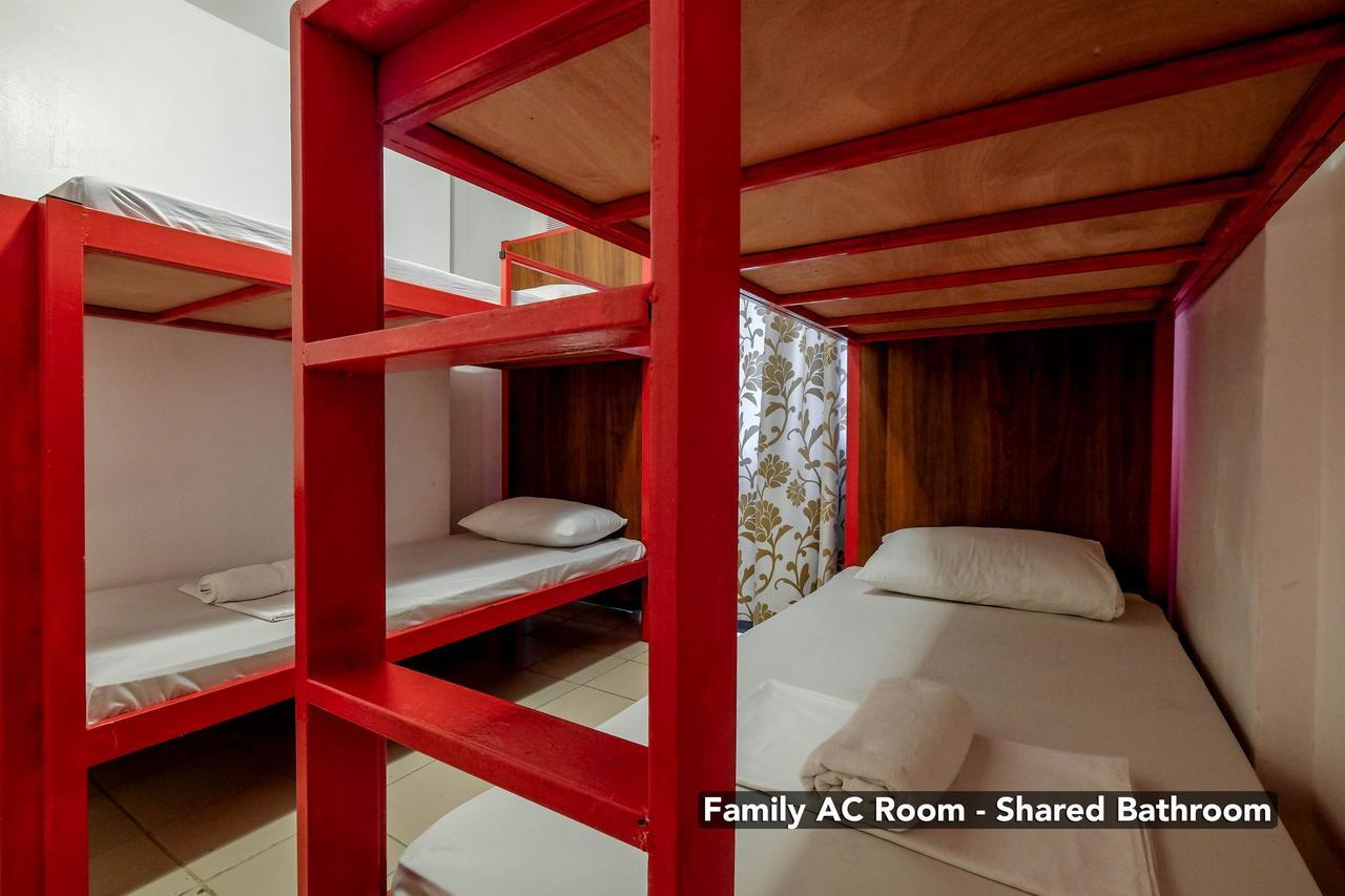 Chambre Familiale avec Climatisation et Salle de Bains Commune