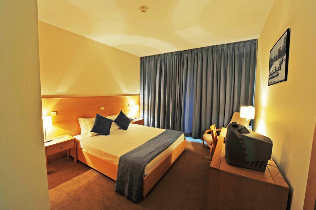 Double or Twin Room Thermal,67271378:JPEG
