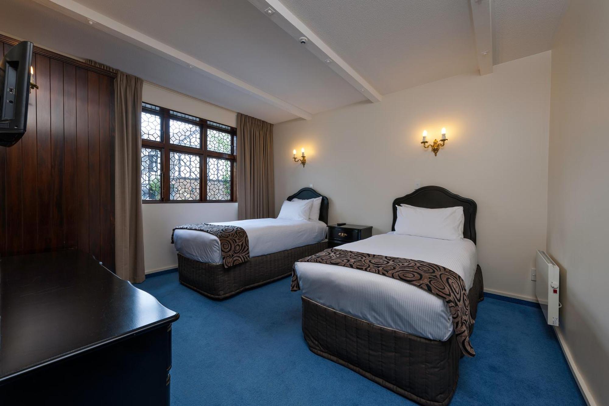 Two-Bedroom Suite – King 2 Singles,1213846027:JPEG