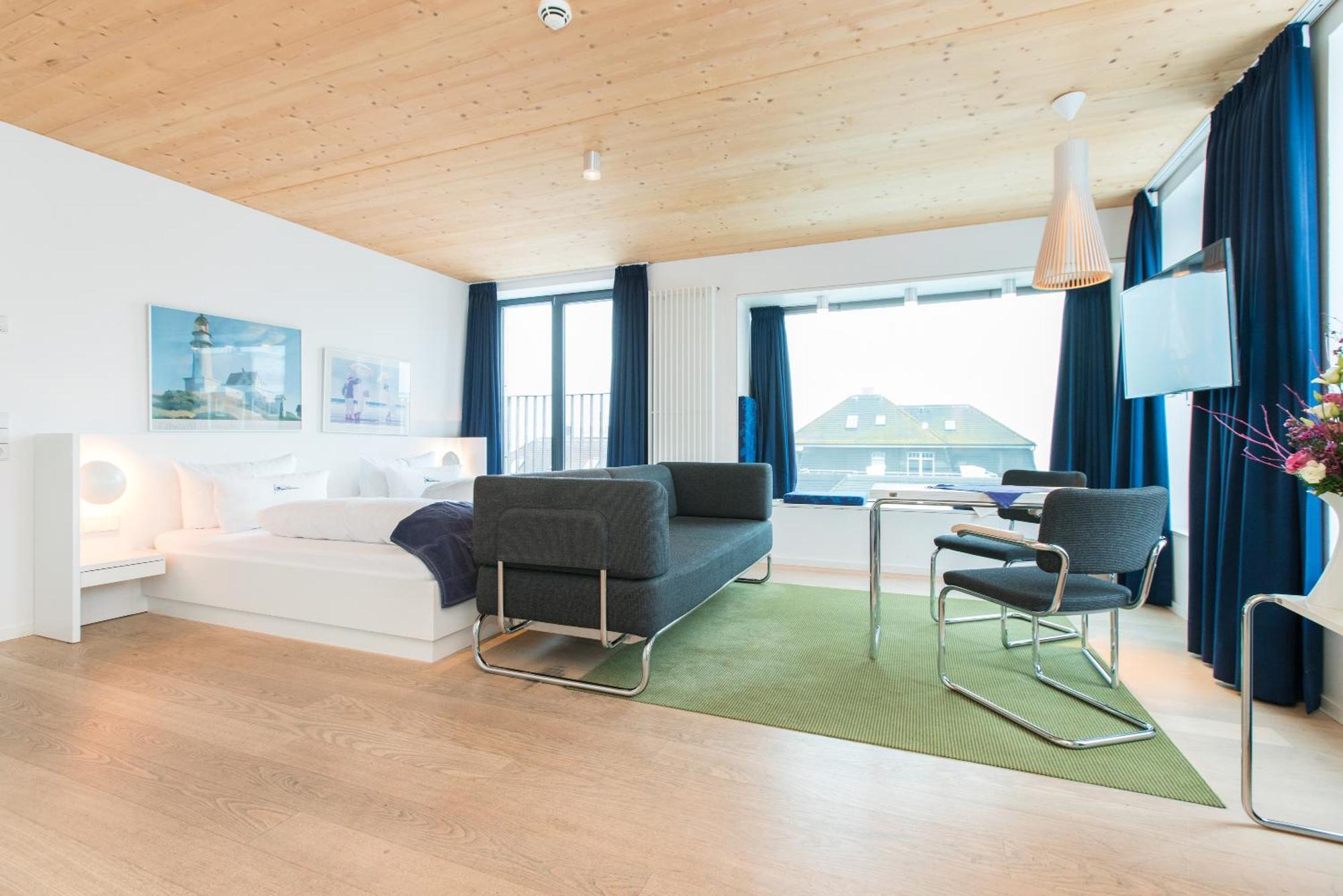 Penthouse Suite,676602996:JPEG