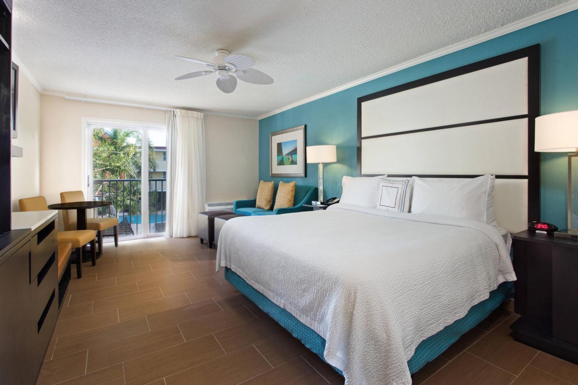 King Studio with Sofa Bed
