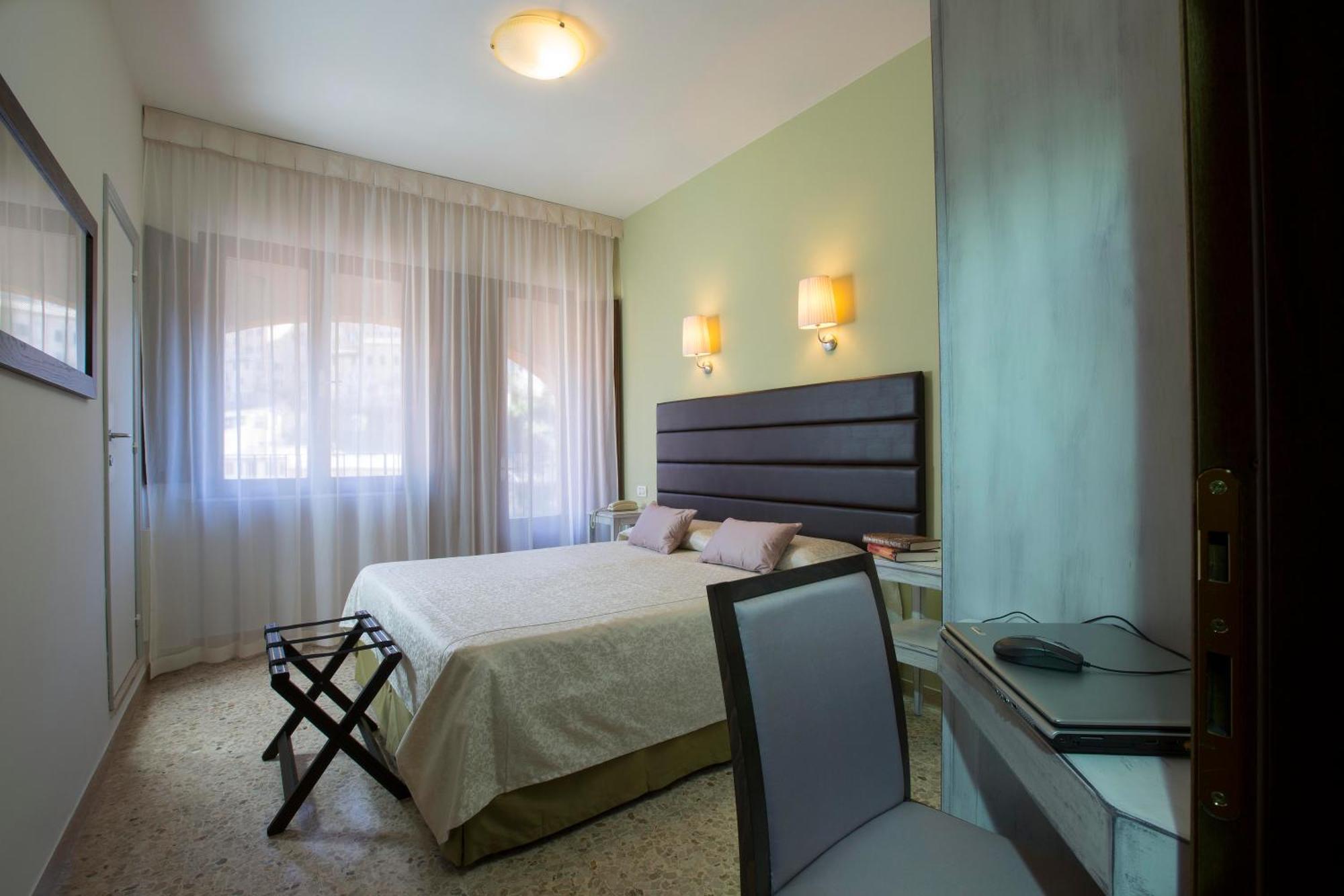 Classic Double or Twin Room with City View