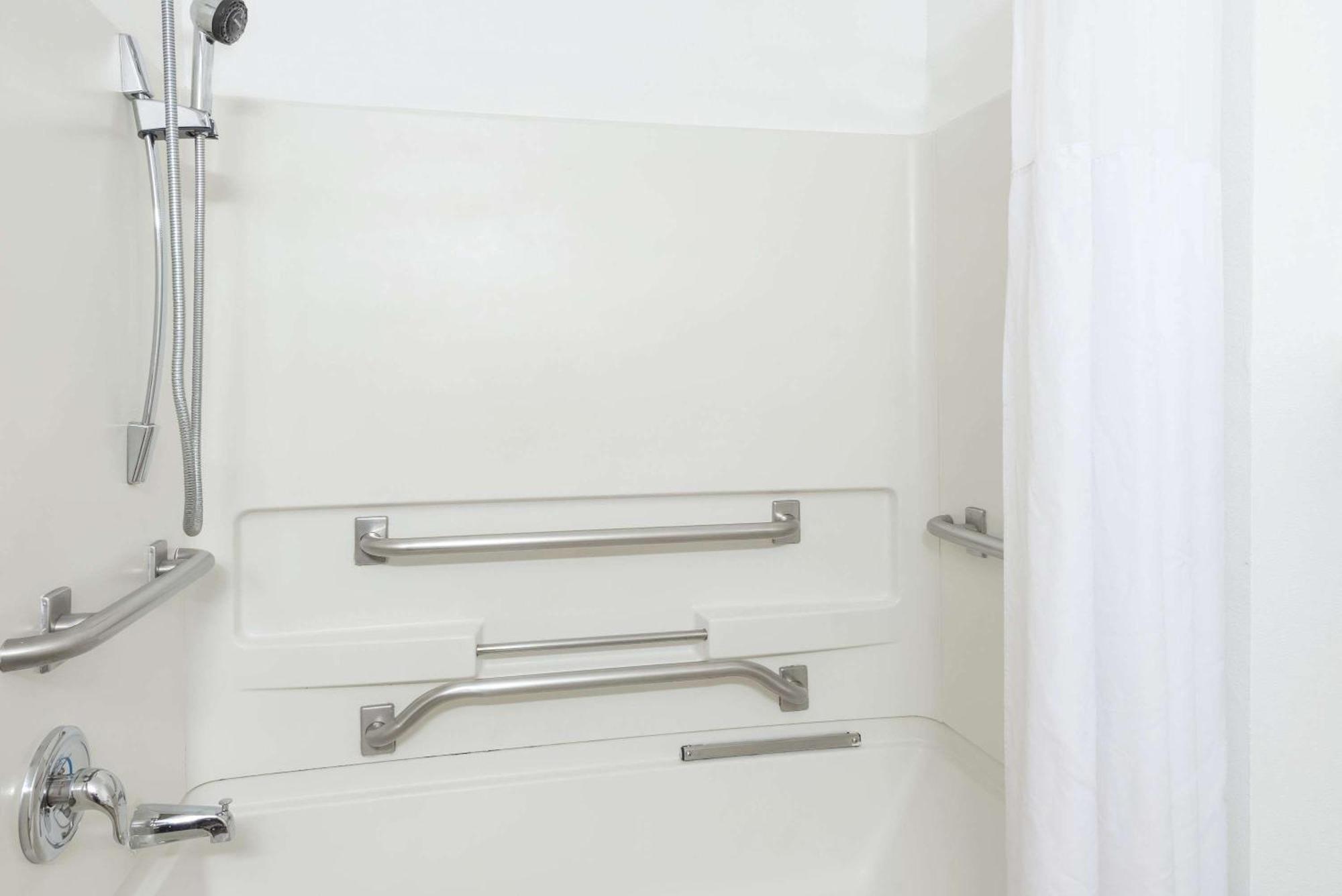 Queen Room - Mobility Access/Non-Smoking