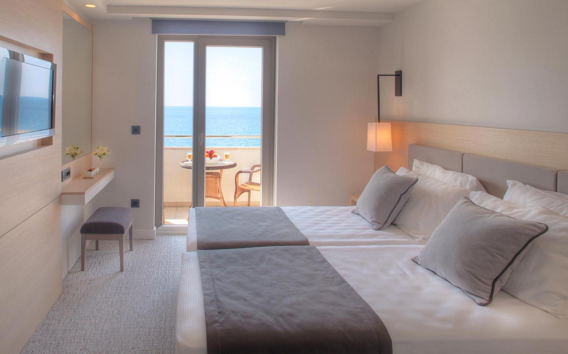 Kamer met Balkon en Panoramisch Uitzicht op de Zee