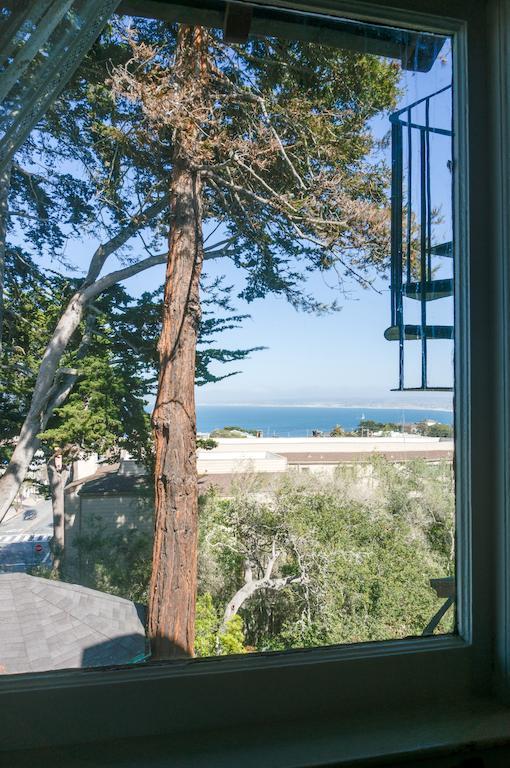 Queen Room with Ocean View with Detached Bathroom