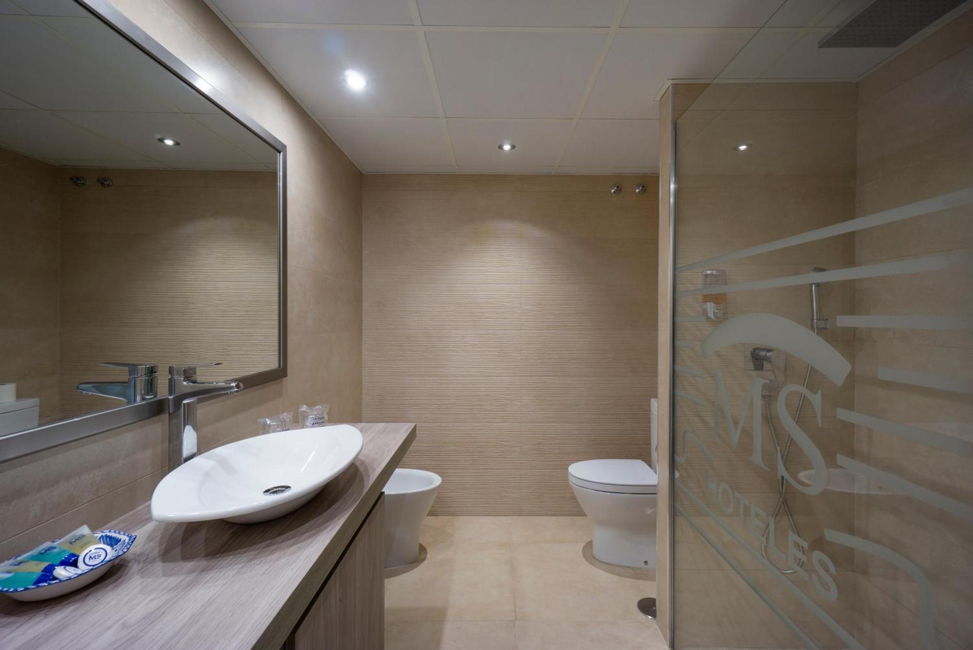 Suite Junior con vistas a la piscina