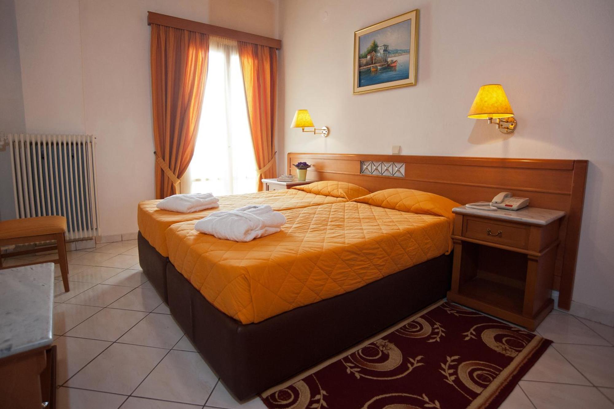 Chambre Double ou Lits Jumeaux - Vue sur Rue