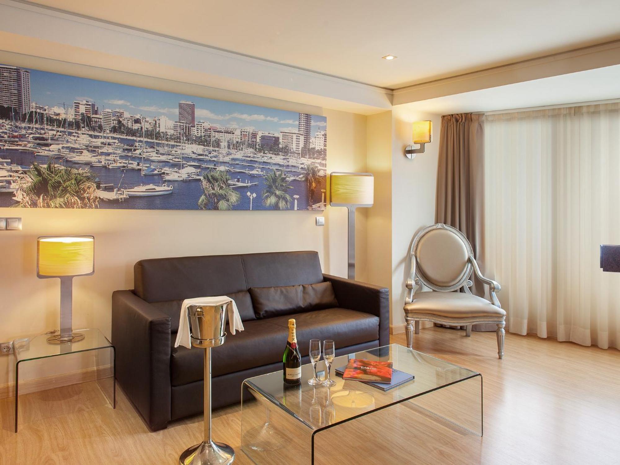 Suite Junior Deluxe con vistas al mar (2 adultos)