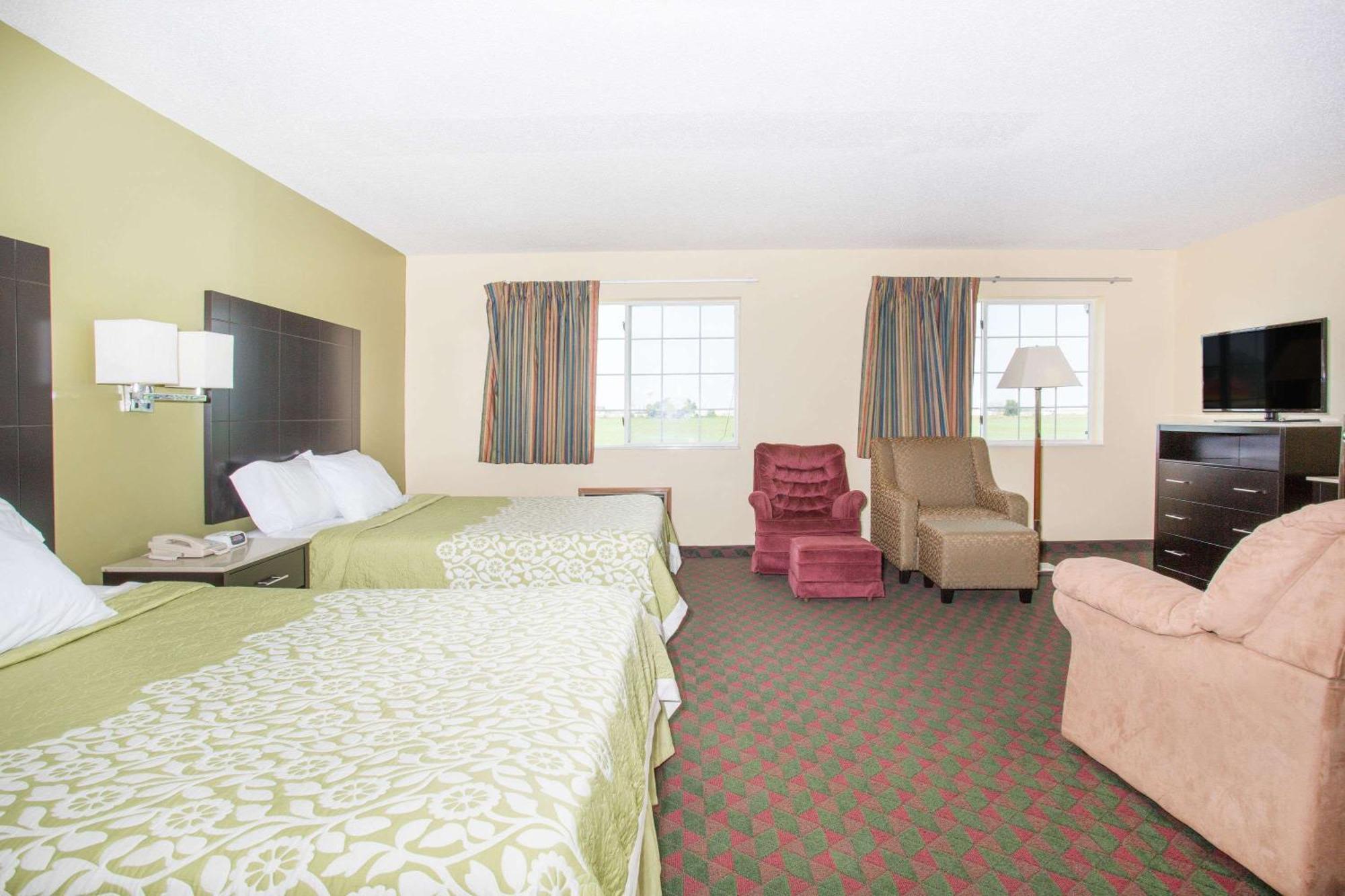 Queen Room with Two Queen Beds - Pet-Friendly/Smoking