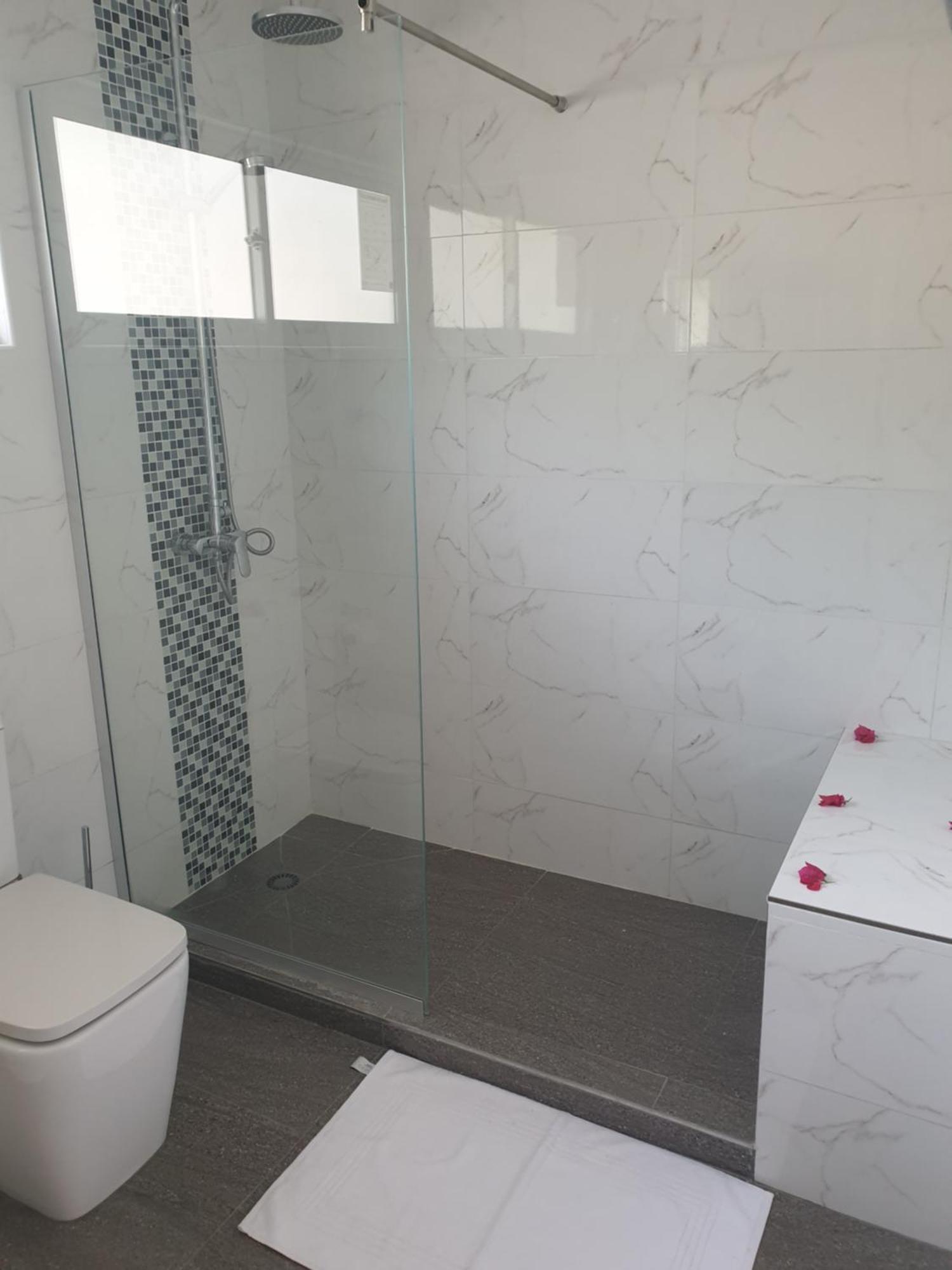 Chambre Lit King-Size avec Balcon