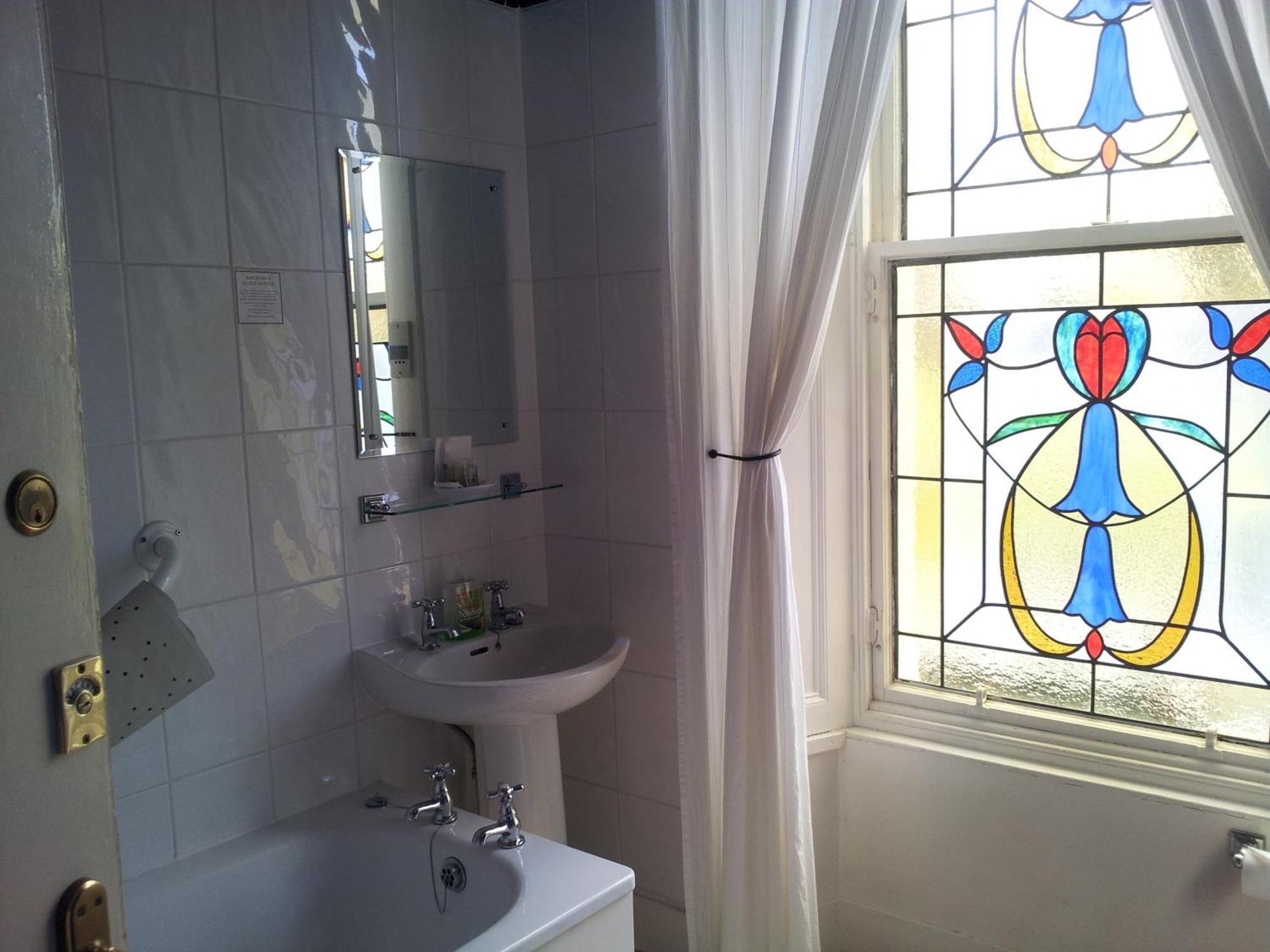 Eenpersoonskamer met Eigen Externe Badkamer