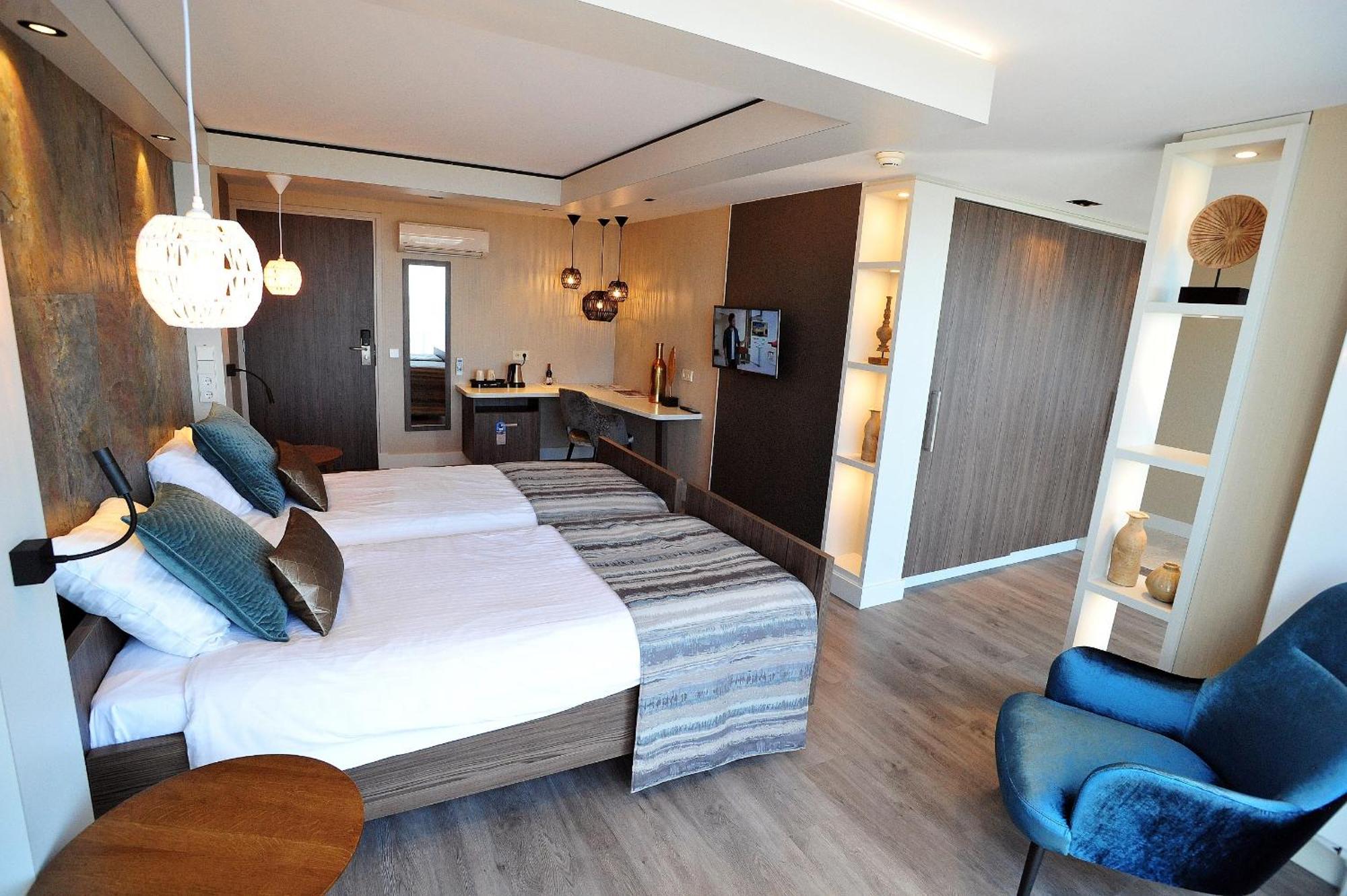 Deluxe Twin Room with Sea View - Disability access,688324989:JPEG
