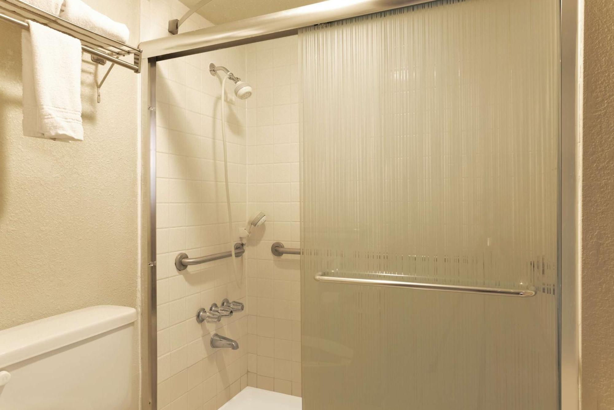 King Room - Disability Access/Non-Smoking