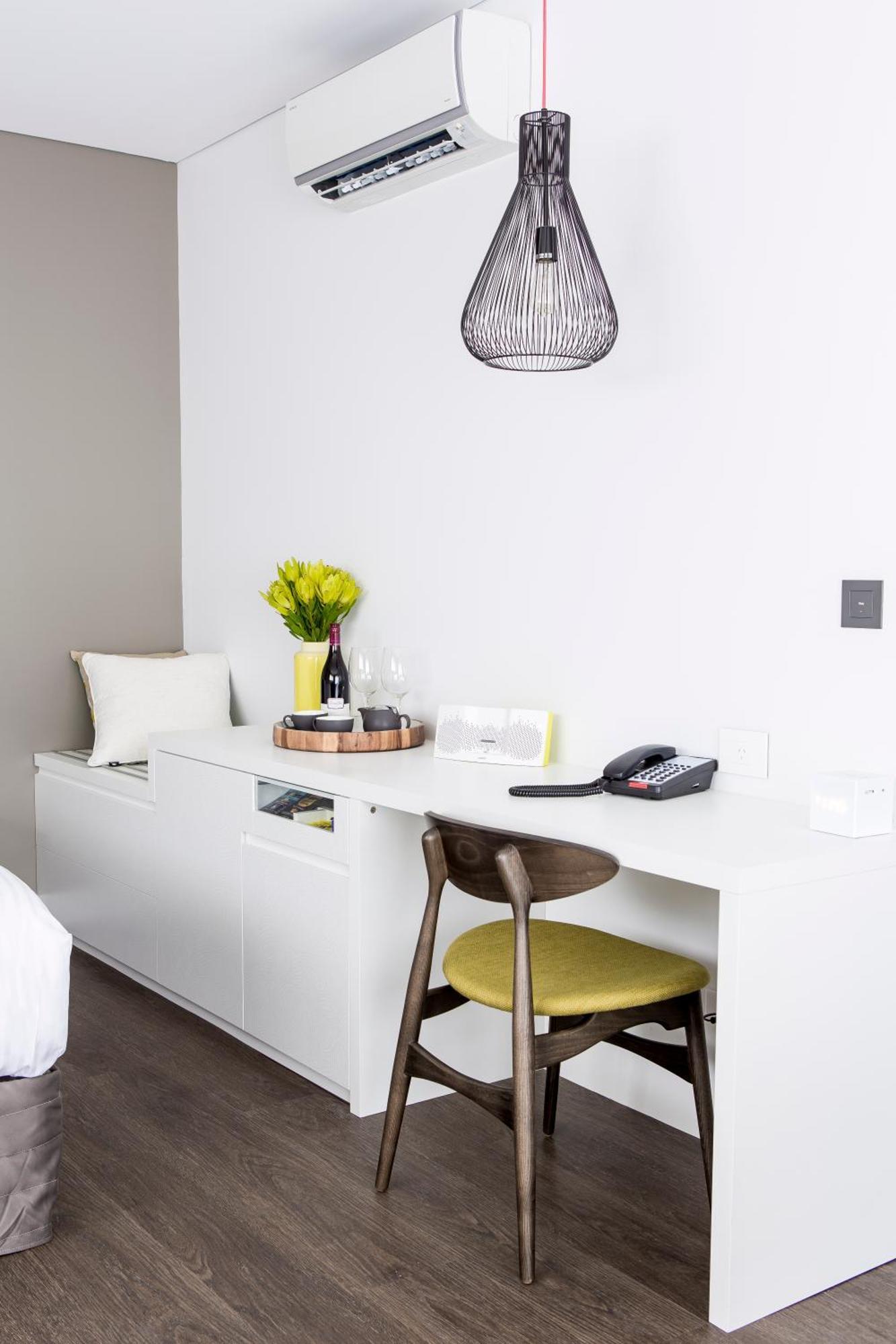 Deluxe King Suite - Wheelchair Accessible/Non-Smoking