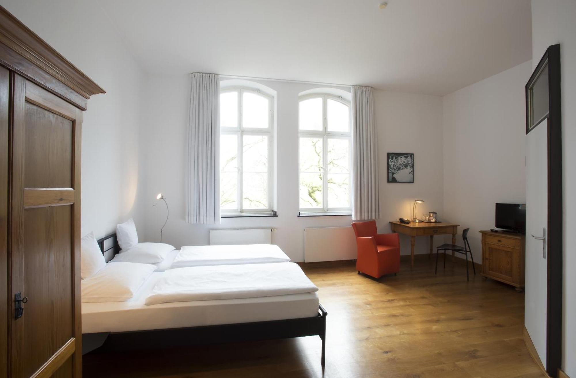 Economy Double Room,1556128921:JPEG