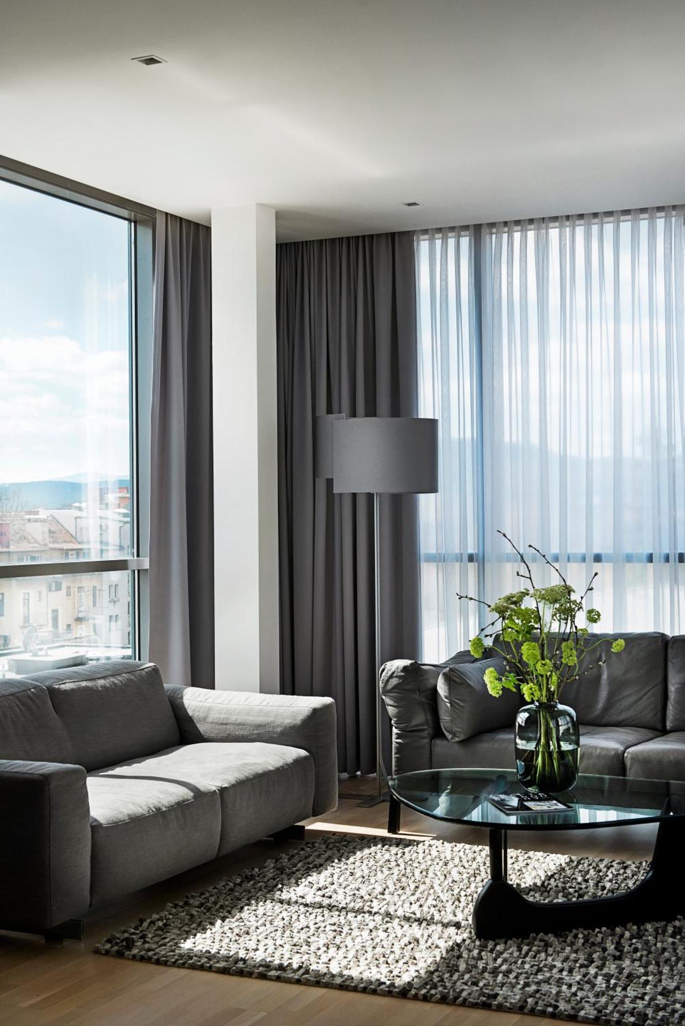 Penthouse,689614992:JPEG