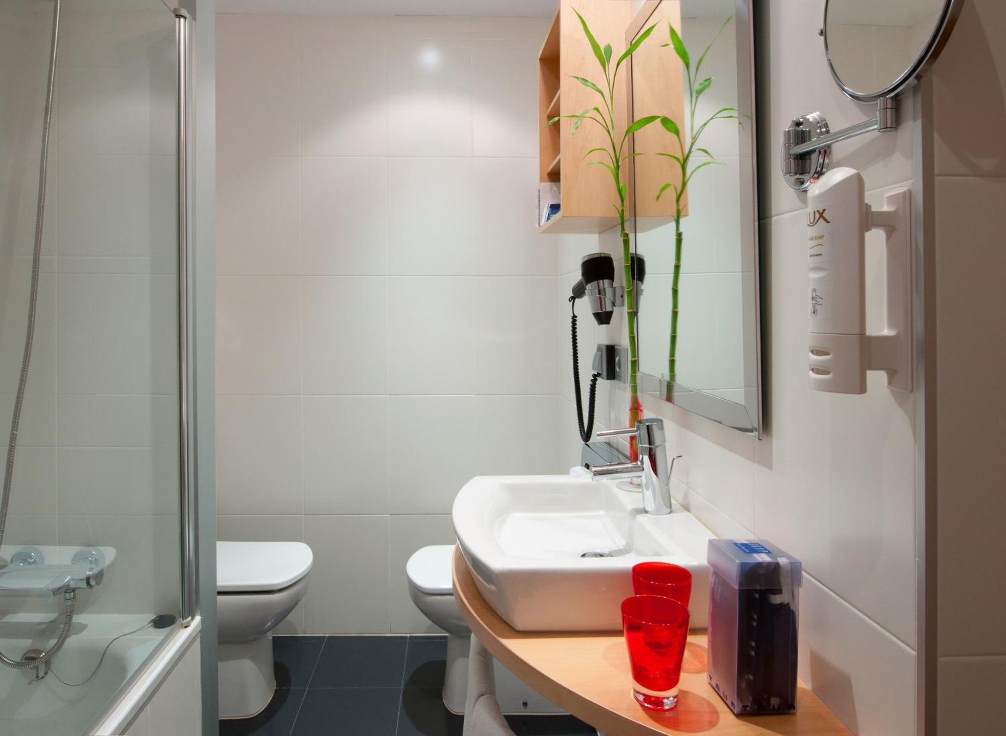 Habitación Premium con cama extragrande (2 adultos)