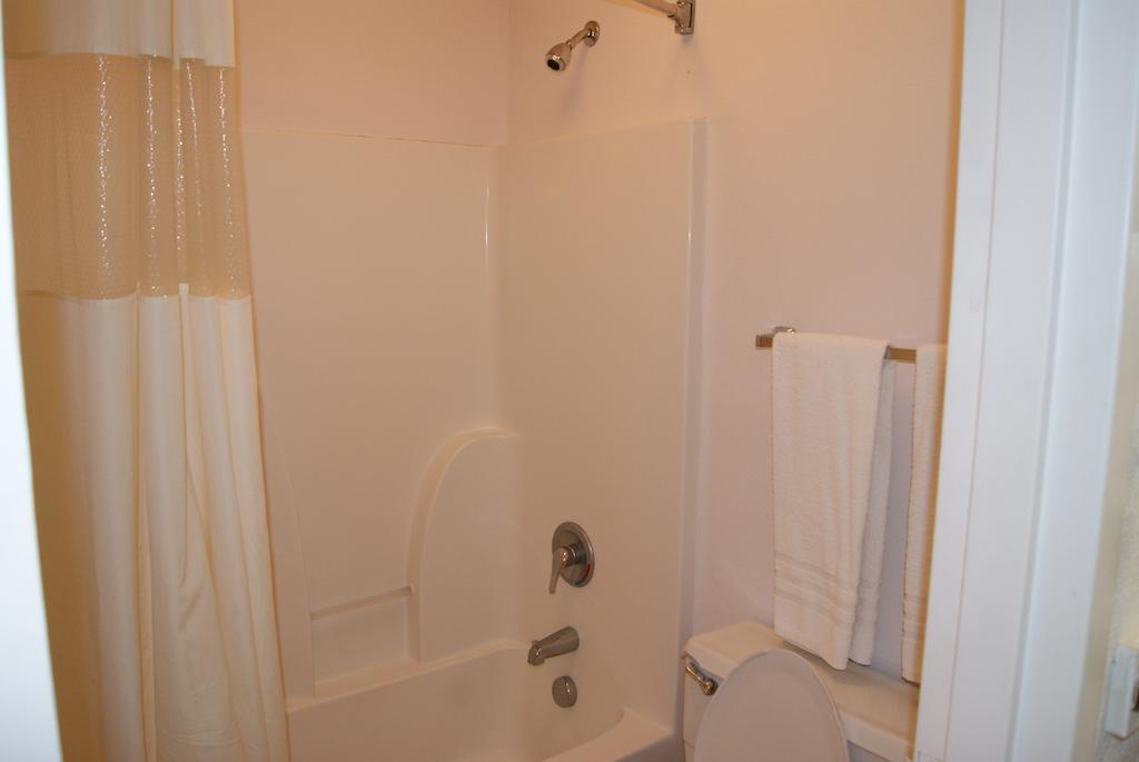 Double Room with Two Double Beds - Smoking