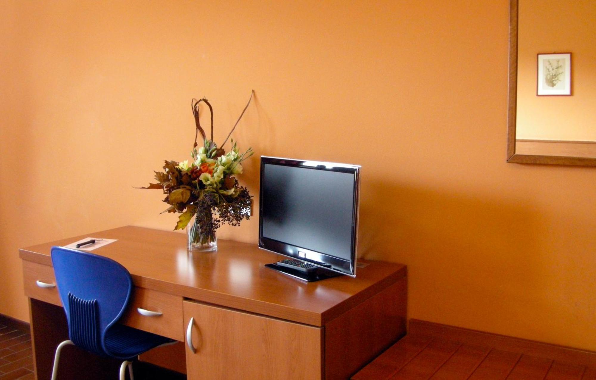 Single Room,642405720:JPEG