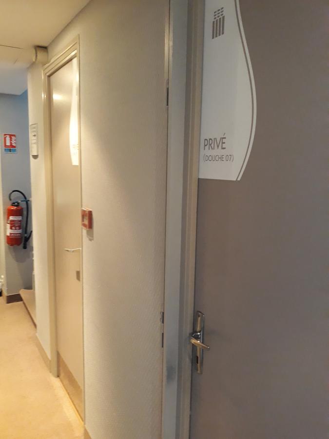 Tweepersoonskamer met Eigen Douche en Toilet op de Overloop