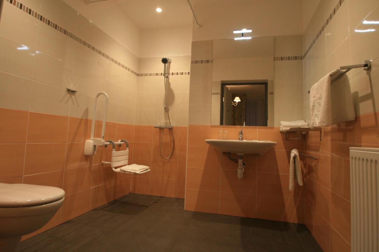 Chambre Double ou Lits Jumeaux - Accessible aux Personnes à Mobilité Réduite