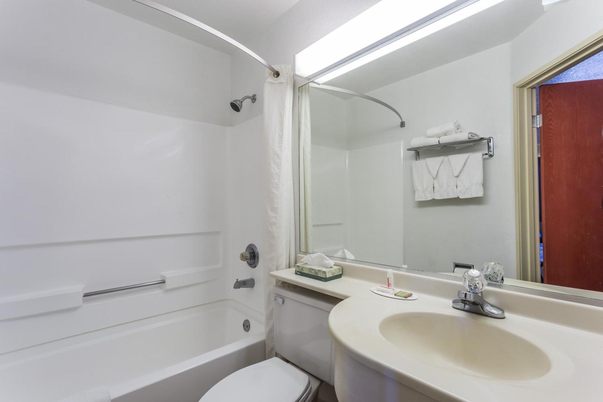 Superior Queen Room with Three Queen Beds - Non-Smoking
