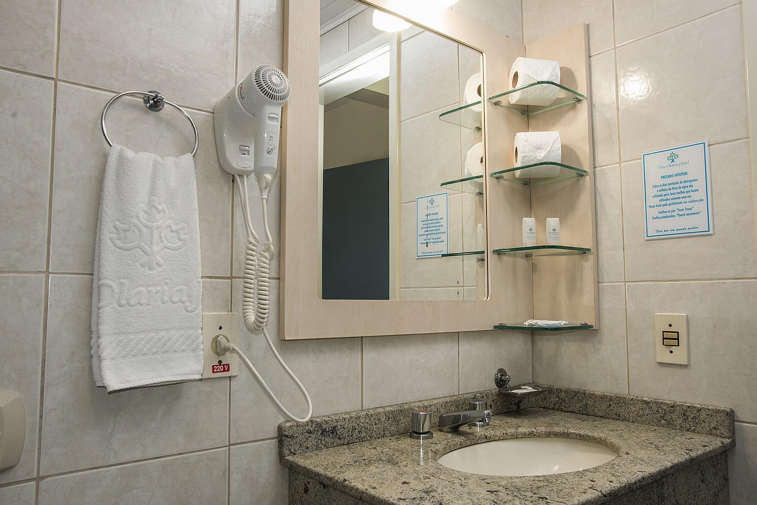 Quarto Quádruplo com Varanda