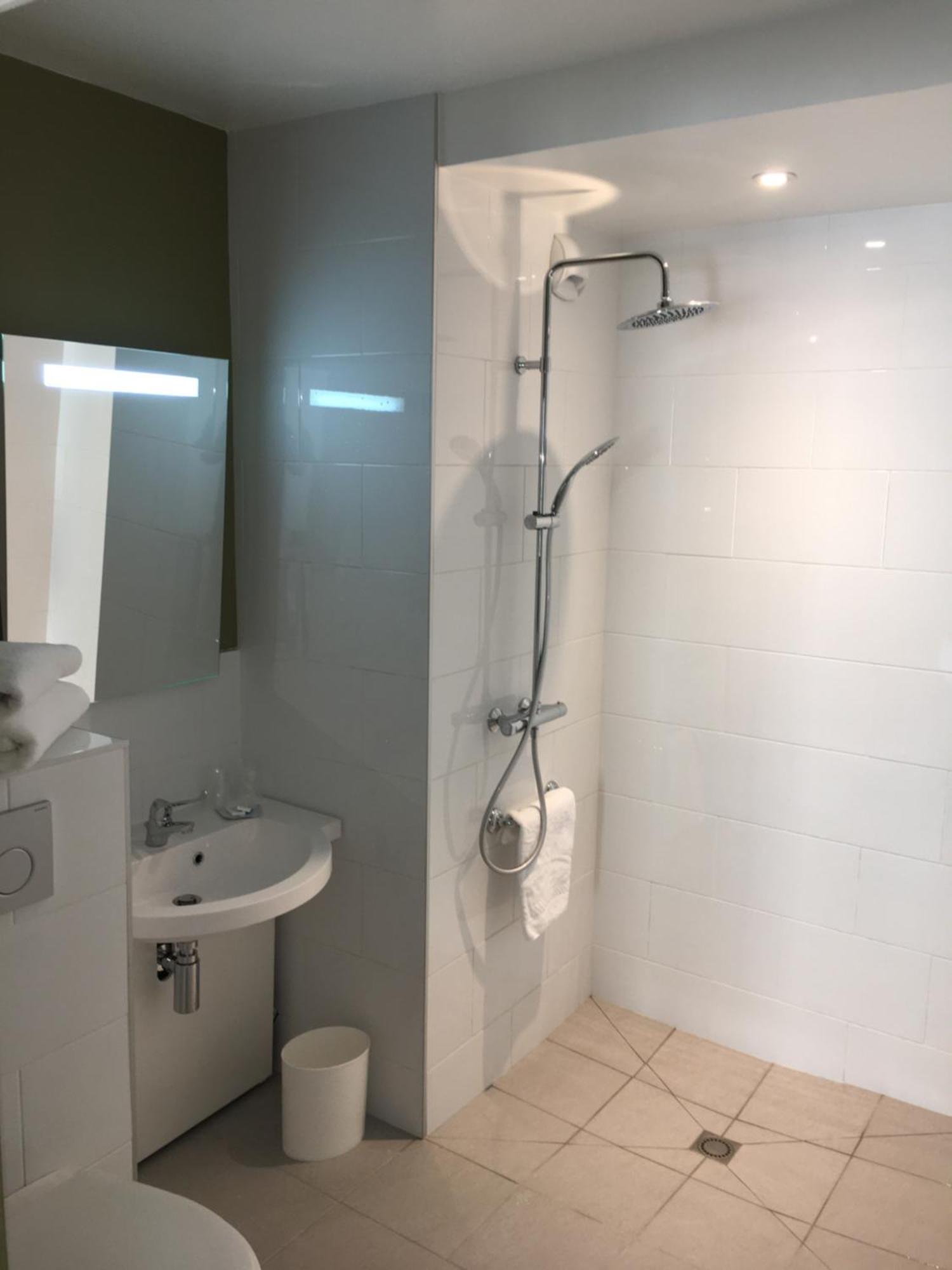 Chambre Double Avec Grand Lit