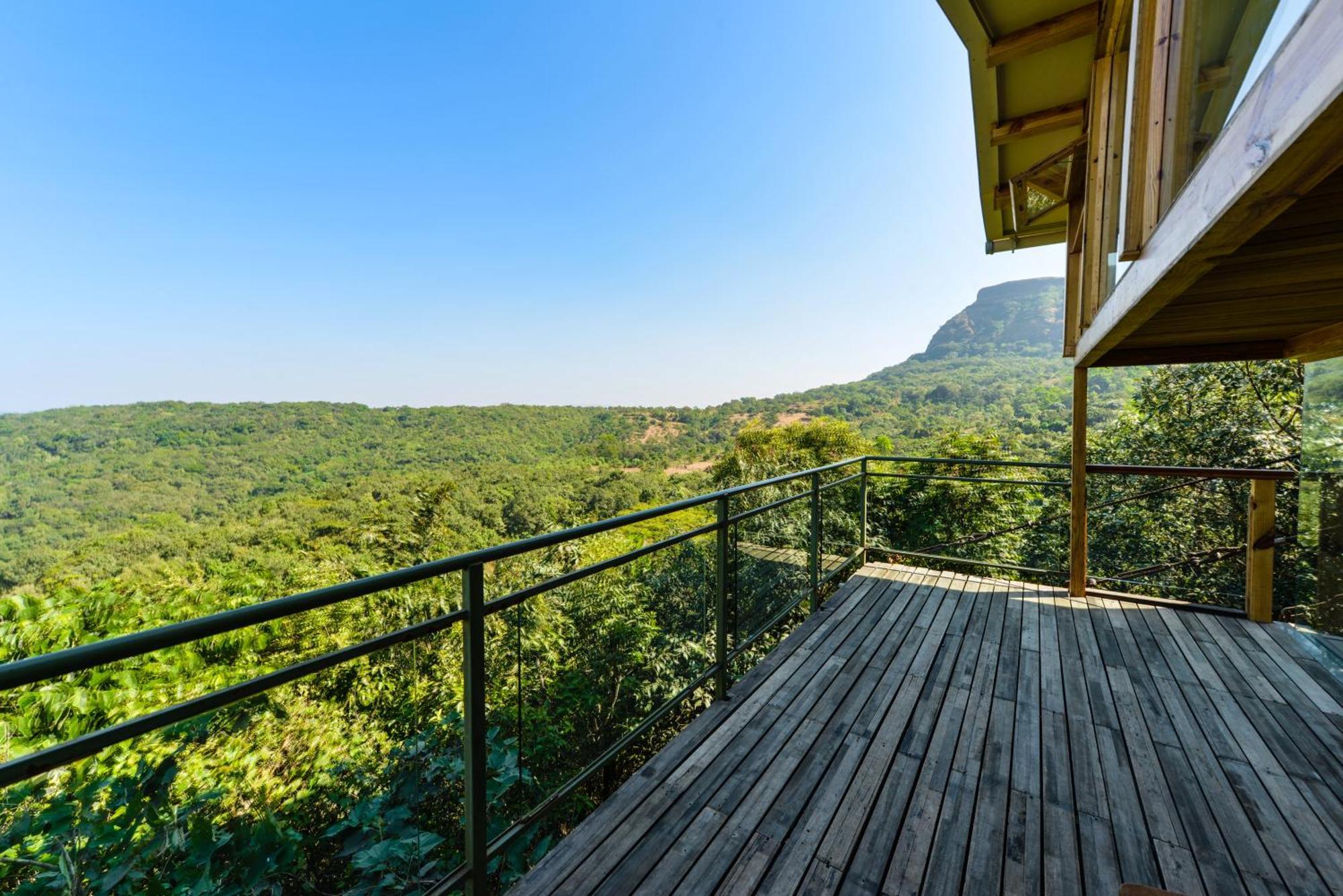 Deluxe Double Room with Balcony - Canopy Machan