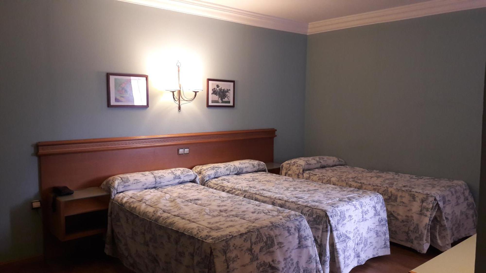 Triple Room,703259026:JPEG
