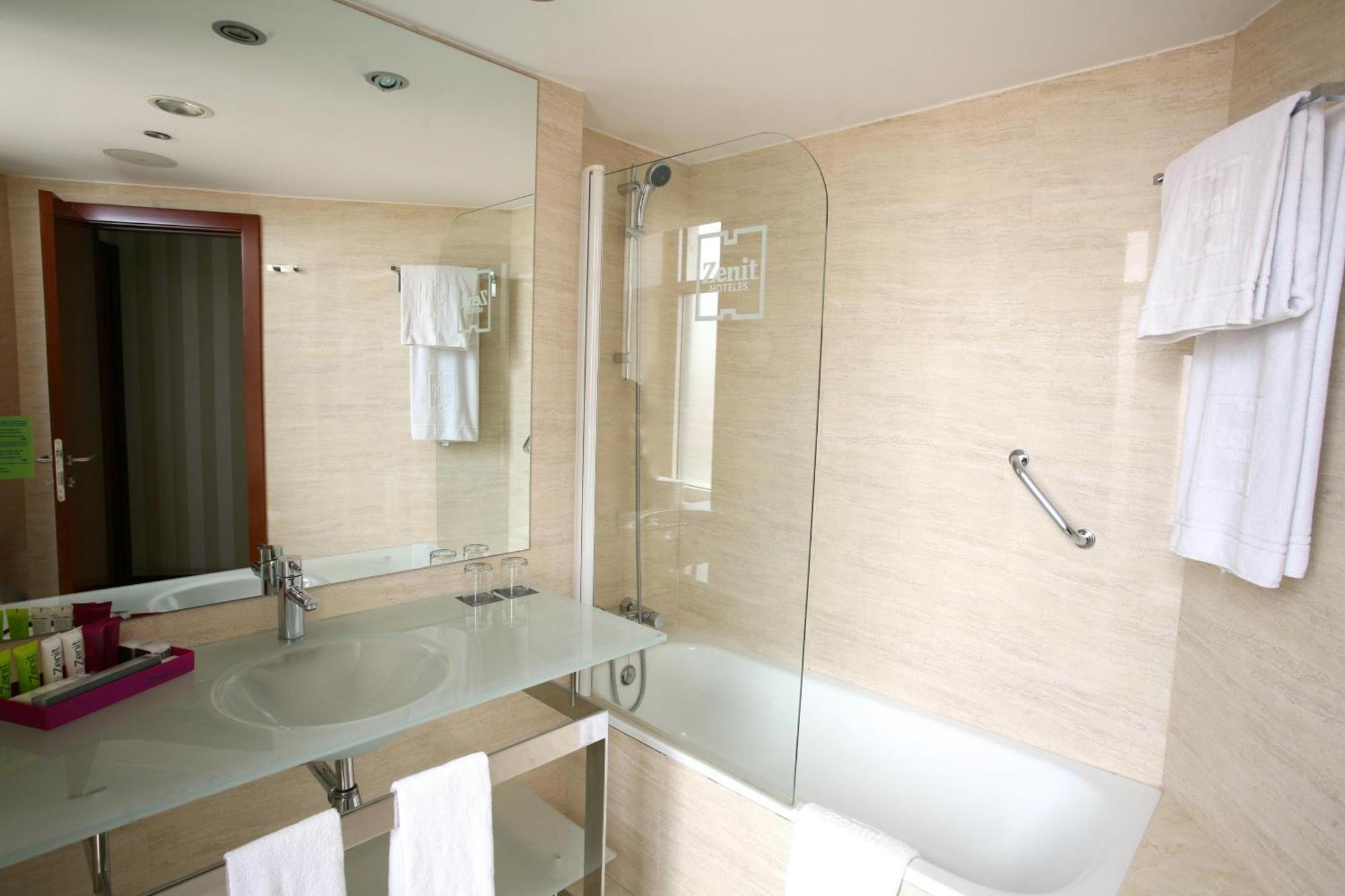 Quarto Familiar (3 Adultos)