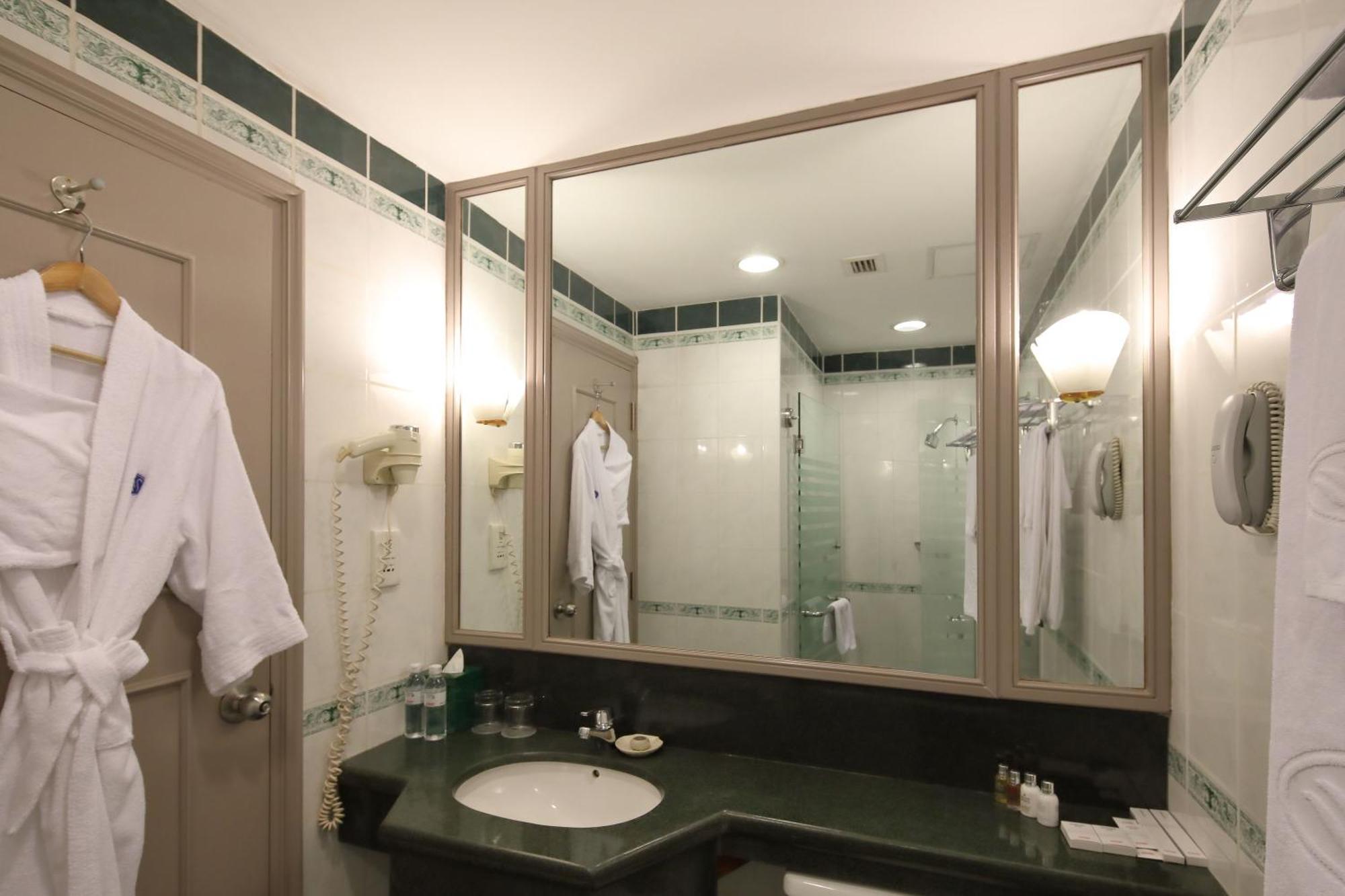 Alojamiento Doble Premier con vistas a Hollywood y acceso al club - 2 camas