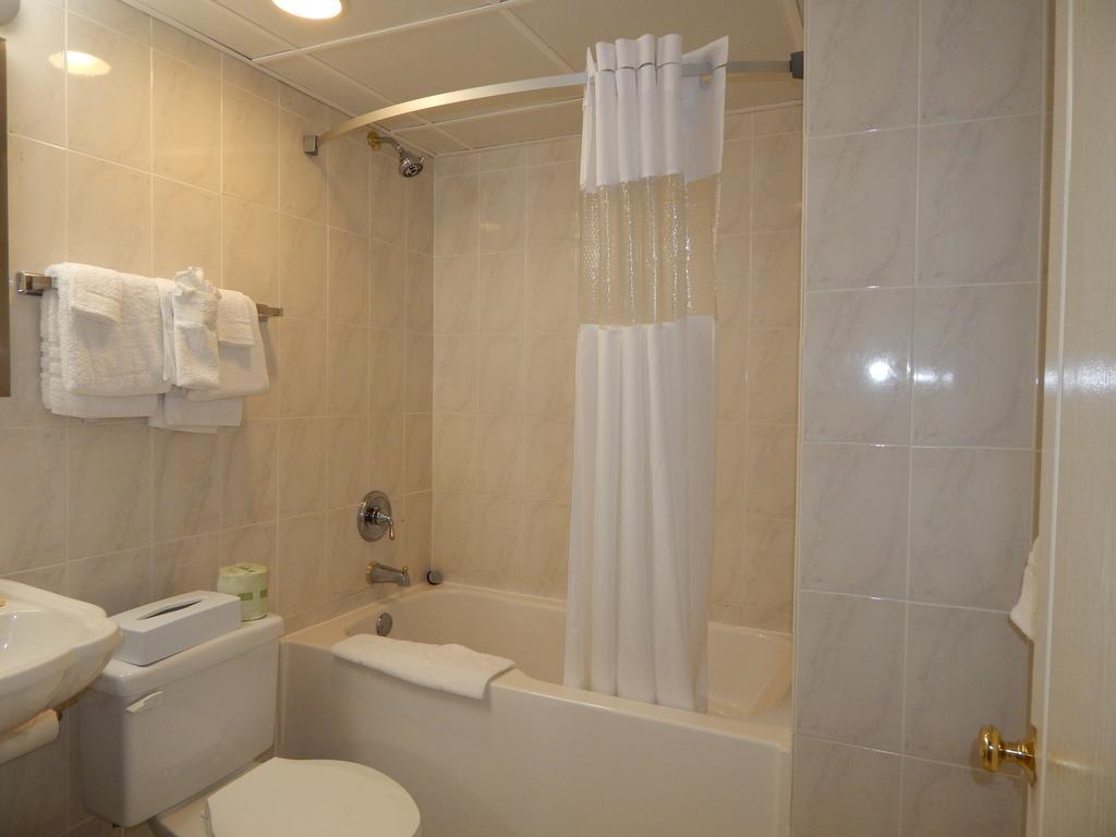 Double Room with Two Double Beds and Side Ocean View - Non-Smoking