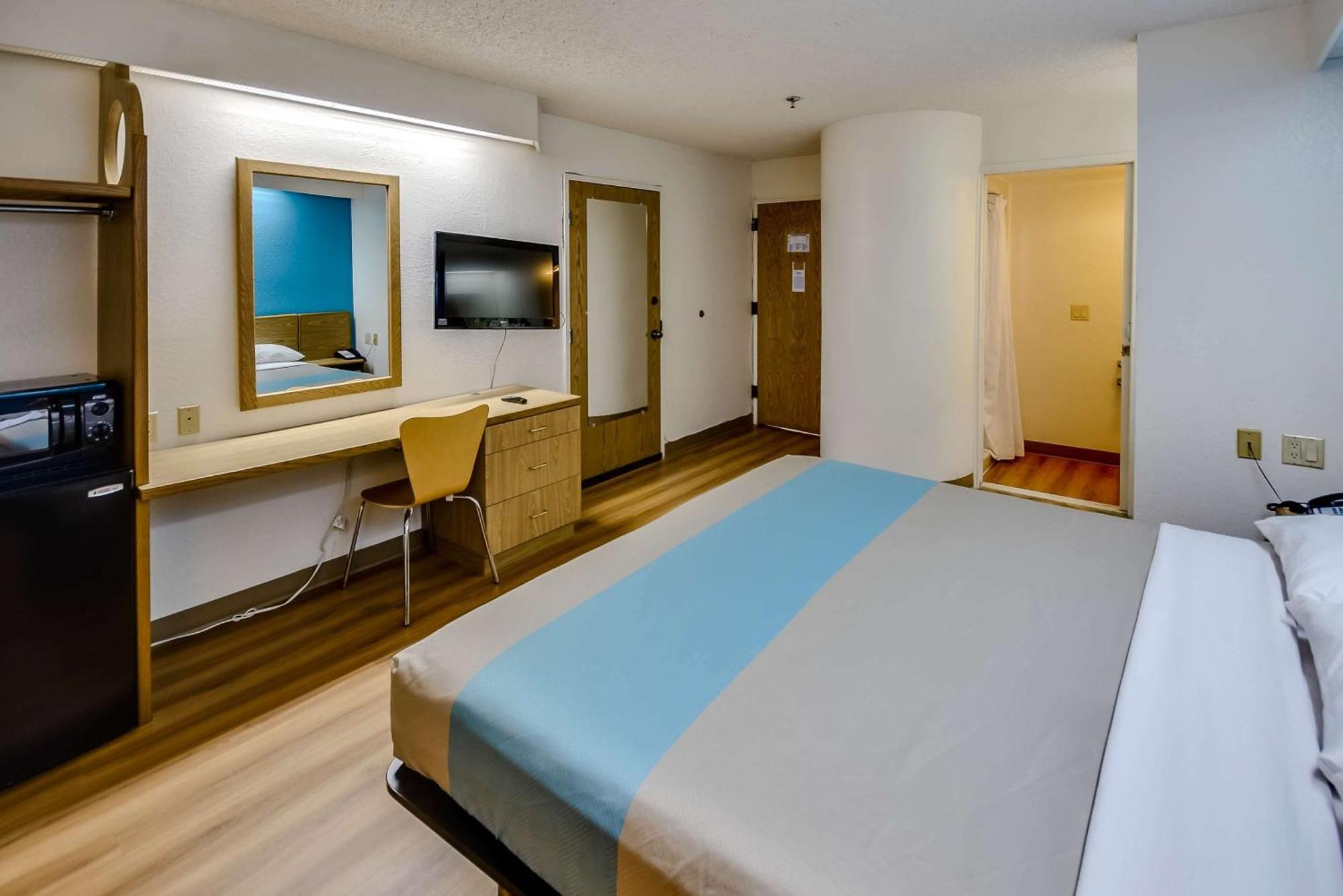 Queen Room - Disability Access - Roll in Shower
