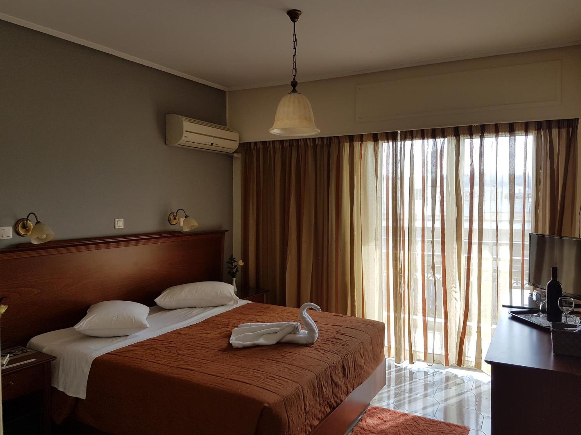 Quarto com Cama de Casal ou 2 de Solteiro