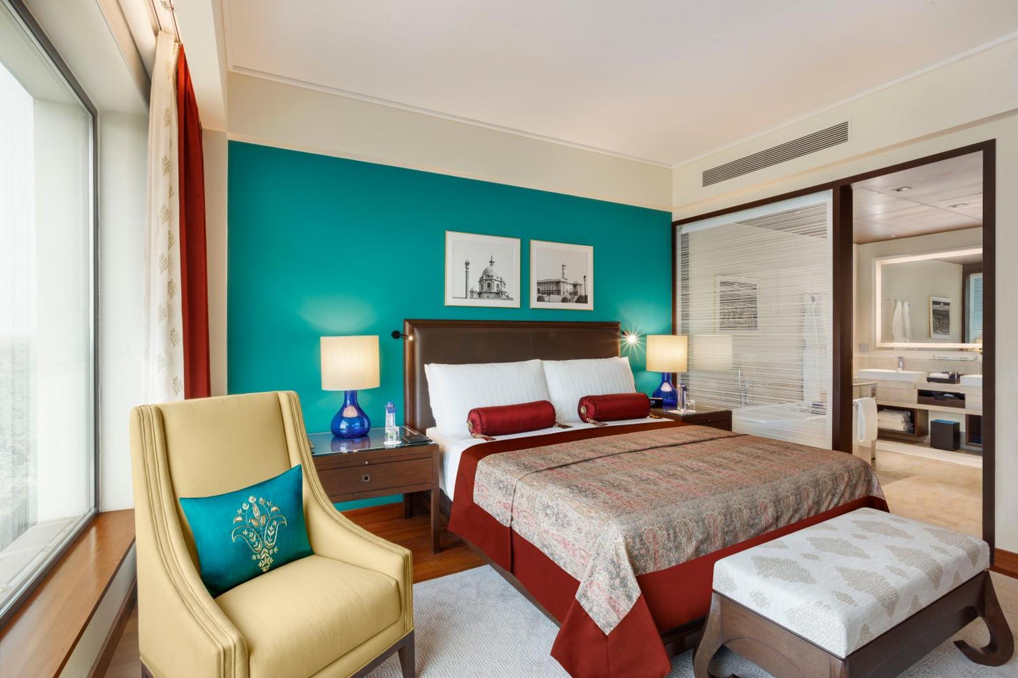 Room on Arrival,1436622886:JPEG