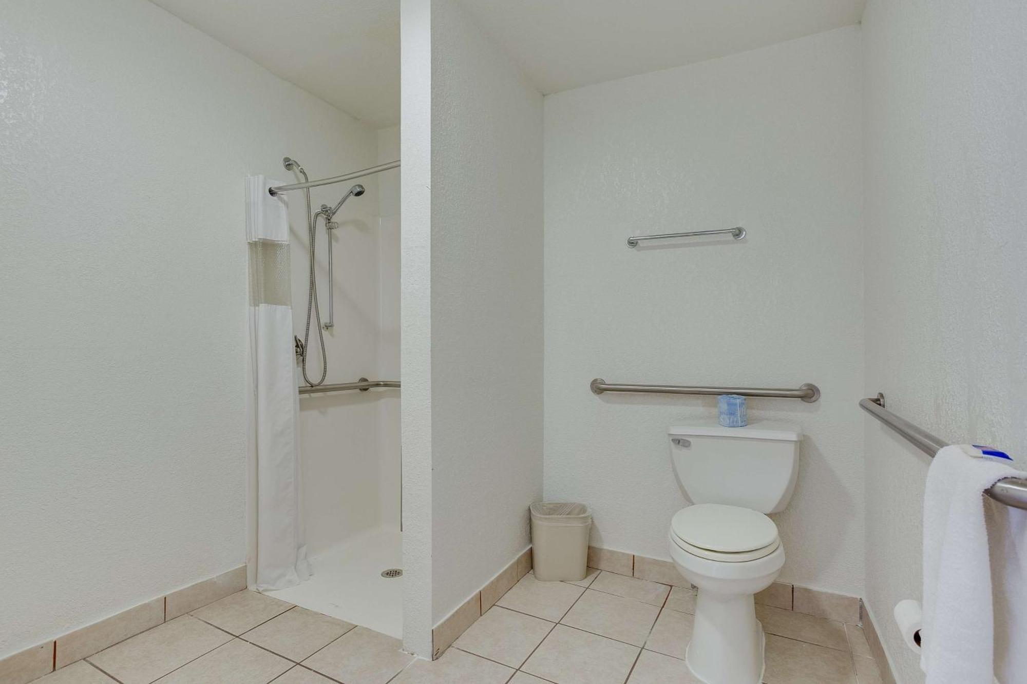 Quadruple Room - Non-Smoking