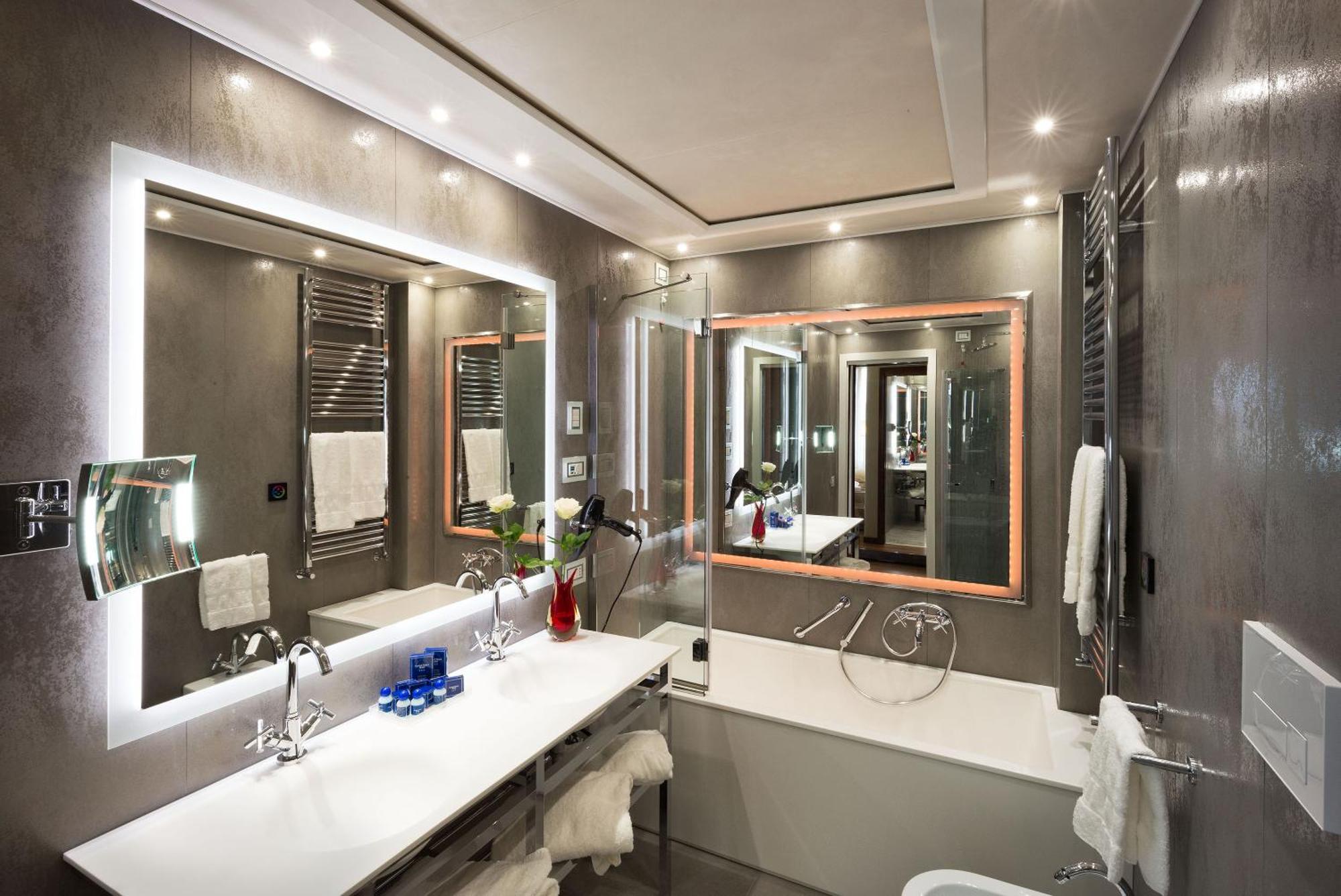 Deluxe Double or Twin Room with City View,707899630:JPEG