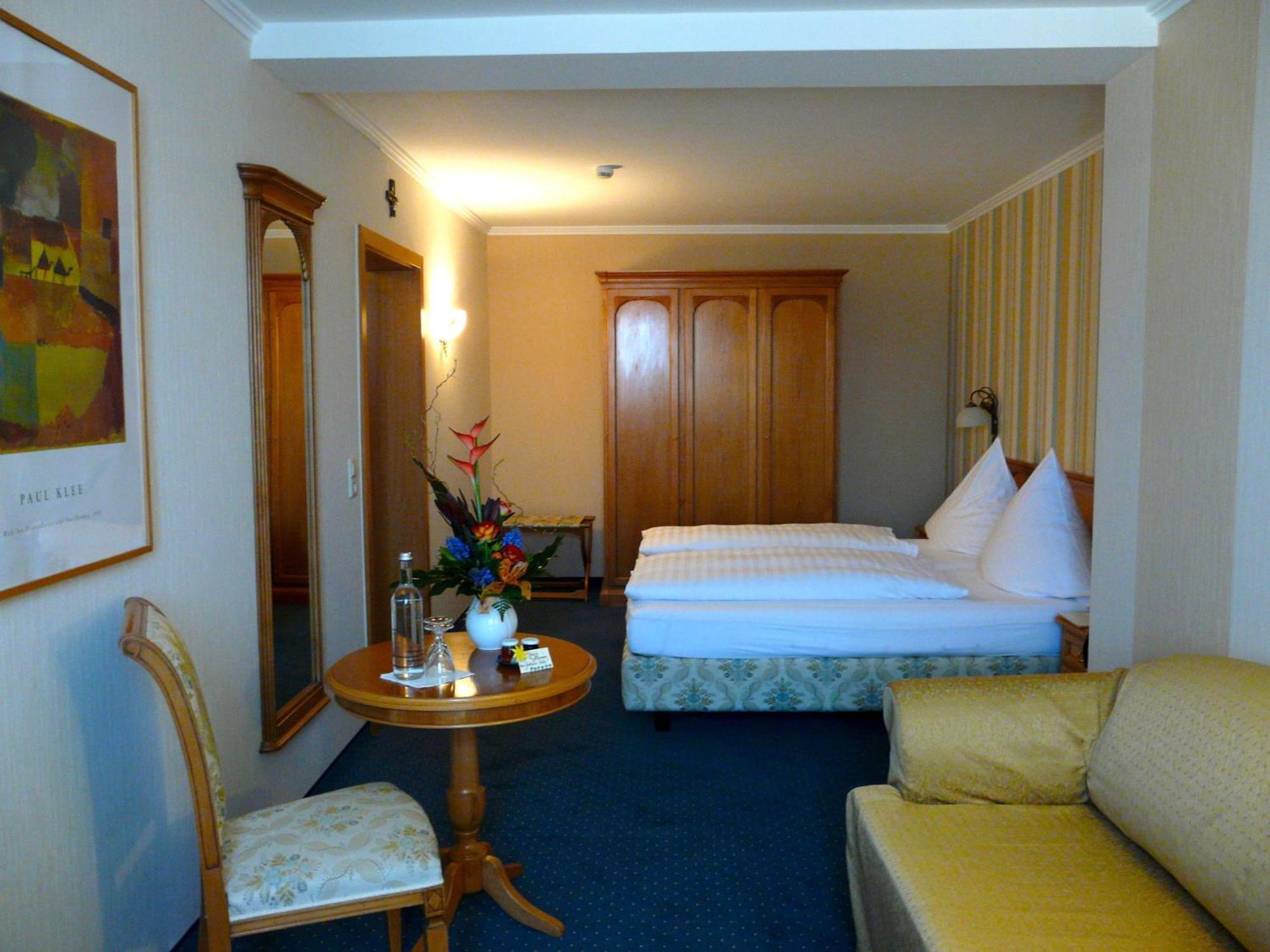 Familienzimmer mit Doppelbett