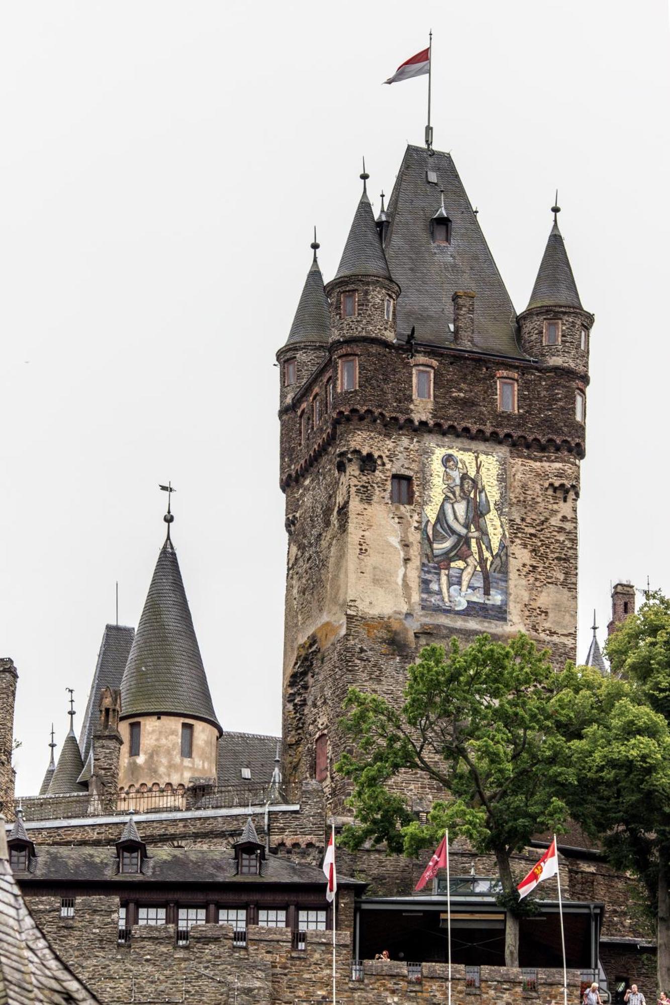 Doppelzimmer mit Terrasse und Blick auf das Schloss